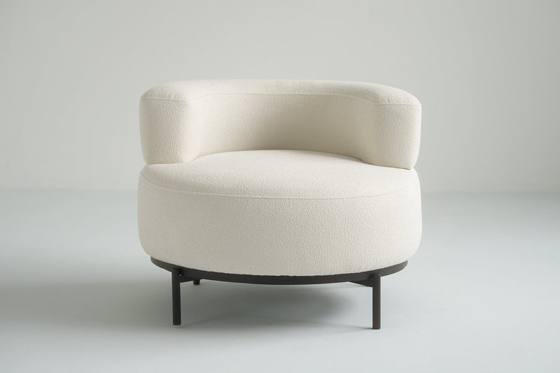 orla_sofa_by_acanva_boucle_white_chair_front